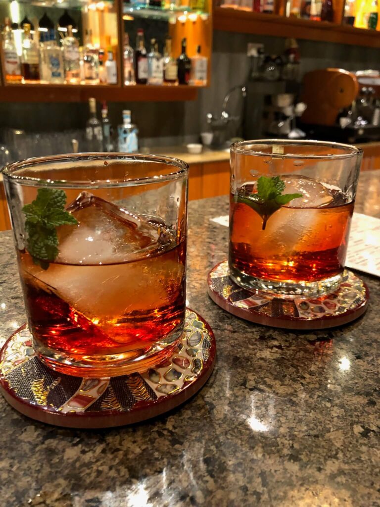 Twee glazen negroni!